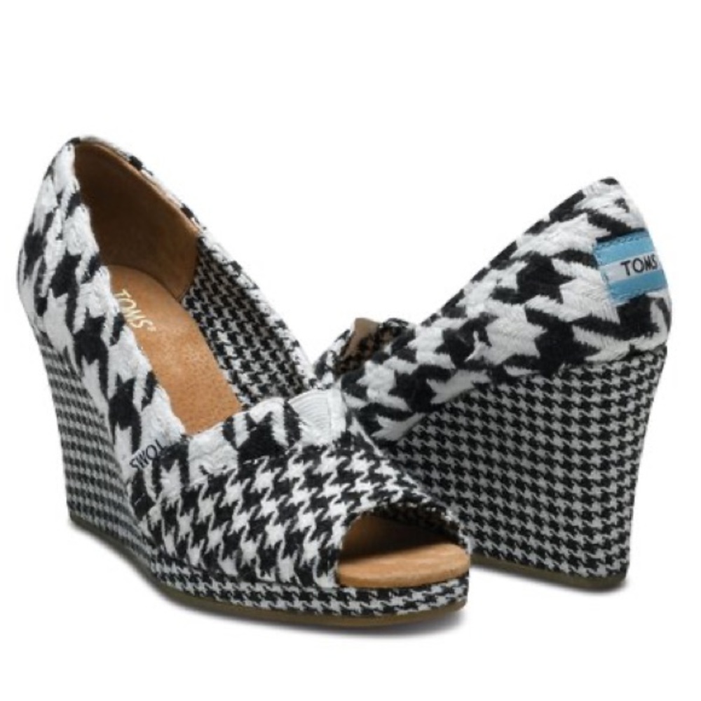 TOMS 10 houndstooth wedges like new +Box Scottish